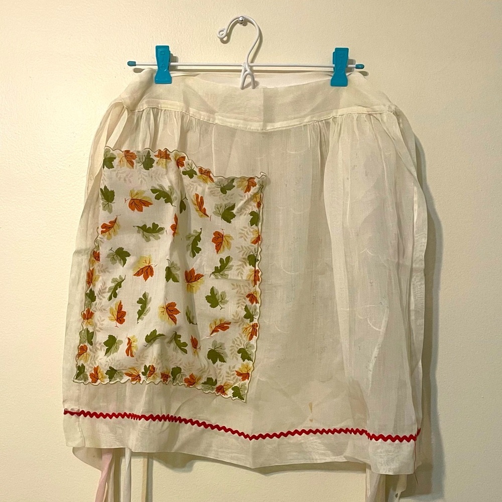 3/$15 ❤️ Vintage Dainty Aprons. Handmade in the 1970s. Total of 5 Aprons.